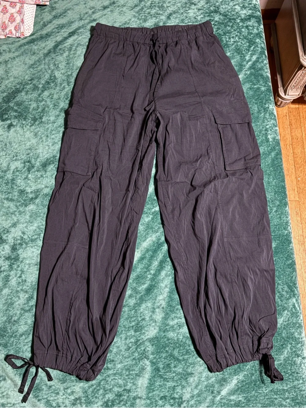 Lululemon Lightweight Adjustable Mid-Rise Cargo Pant